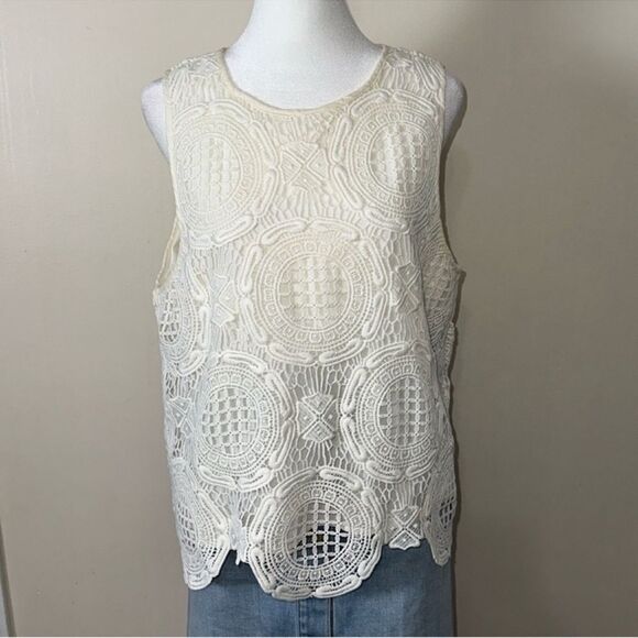 BR L Luxury Elegant Ivory Crochet Lace Back Button Keyhole Sleeveless Shell - Picture 2 of 15